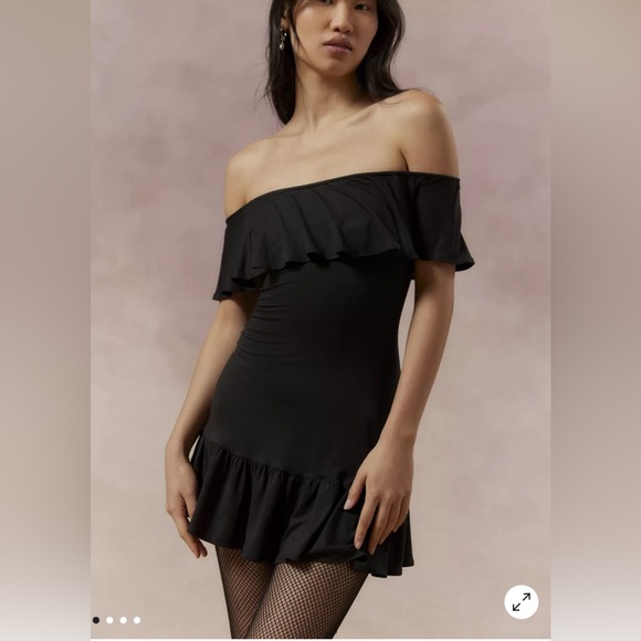 Urban Outfitters UO MRKT Item: Harper Off-The-Shoulder Ruffle Mini Dress Size M - Picture 1 of 3